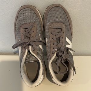 New Balance sneakers. Size 7. Good condition